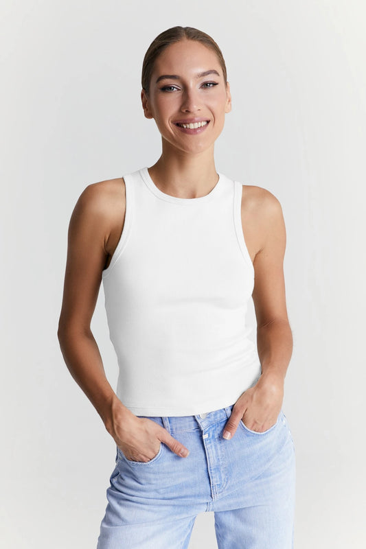 <p data-mce-fragment="1">Meet Liv, your new must-have tank top for those relaxed days. Made with soft materials, Liv keeps you comfy from morning coffee to evening hangouts. Its classic crew neck and relaxed fit pair perfectly with jeans, shorts or skirts. Choose from various sizes in white and off white to find your ideal match. Elevate your casual look with Liv - get yours now! She's the perfect layering piece!</p> <p data-mce-fragment="1"> </p>