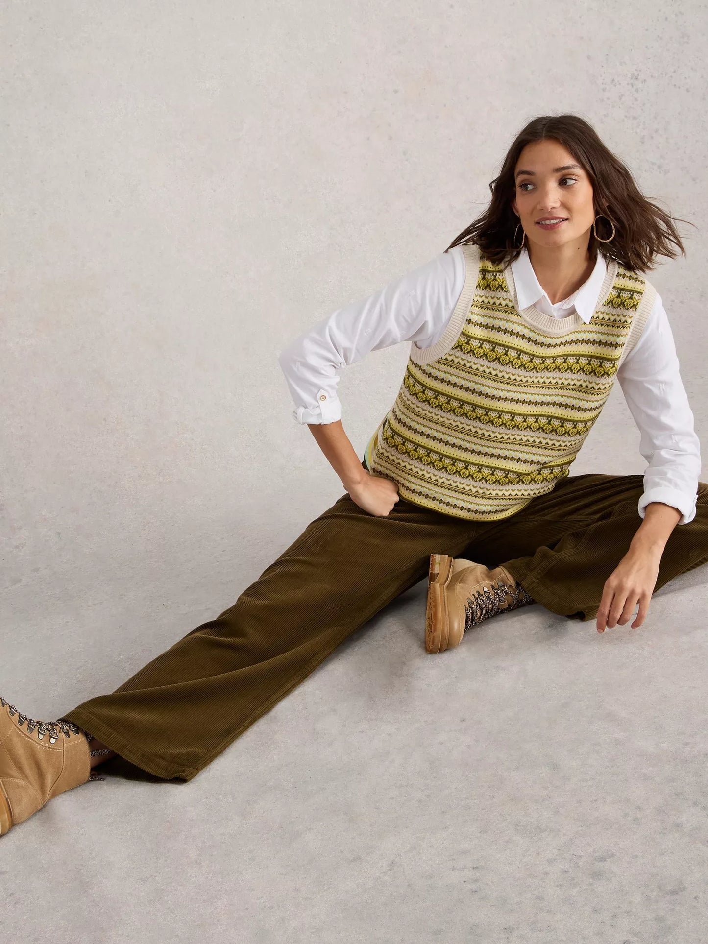 Looking for some on-trend trousers? Look no further than the Bell Cord Wide Leg Trousers from White Stuff. These comfy, leg-lengthening pants are made with autumnal corduroy - perfect for any occasion!
