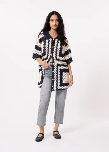This Pilar Crochet Cardiganin cream and navy from FRNCH is perfect for creating a stylish summer look. Pair it with a colorful bag and comfortable flat shoes for a complete outfit. With button tabs and short, loose sleeves, this crochet shirt offers both style and freedom of movement in a straight cut design. Wear it open with a graphic tee or closed for a different look.