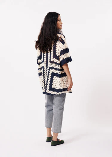 This Pilar Crochet Cardiganin cream and navy from FRNCH is perfect for creating a stylish summer look. Pair it with a colorful bag and comfortable flat shoes for a complete outfit. With button tabs and short, loose sleeves, this crochet shirt offers both style and freedom of movement in a straight cut design. Wear it open with a graphic tee or closed for a different look.