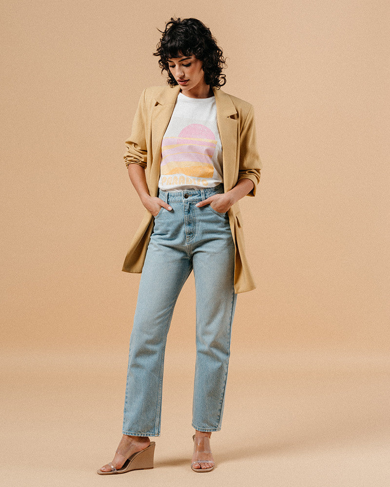 Brought to you by Grace & Mila, the MENDOZA oversized top is a burst of summer vibes in your wardrobe! With its loose fit and short sleeves, this playful printed tee in blush pink and soft peachy ochre is your go-to for sunny days. Its dazzling and colourful print instantly uplifts any outfit, making it a must-have for adding a splash of fun to your look.