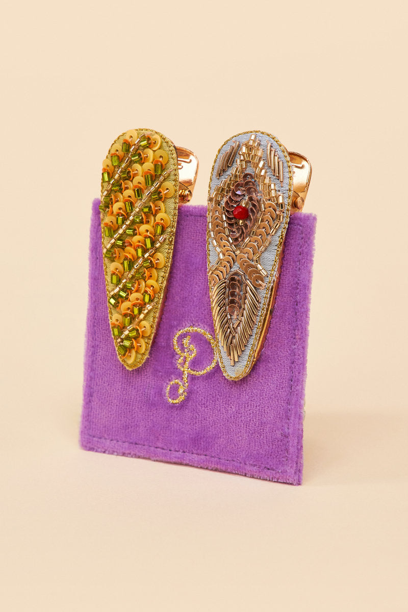 Groovy and glam! This is where exceptional design meets 60s dreaming. These feather and stripe hair clips by Powder UK are the perfect gift for any free spirit in your life. Elevate styling from day to night effortlessly with these exquisite handmade hairclips. Made in India, they come on a velvet card for the most thoughtful gift for someone or treat for yourself.