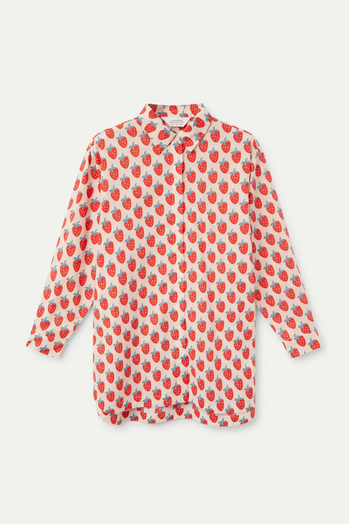 Add a splash of whimsy to your wardrobe with the Strawberry Oversized Shirt by Compañía Fantástica. Featuring a classic shirt collar and long sleeves with buttoned cuffs, this relaxed-fit essential is made from breathable cotton for all-day comfort. The playful strawberry print on a blush background gives it a fun vibe