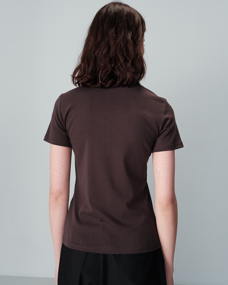 Grace & Mila's NICOLETTE short-sleeve tee in dark grey cotton features a velvet print in a lovely caramel hue that spells out 'AMOUR'. Its round neckline and short sleeves make it a versatile addition to any woman's wardrobe. lemon cyprus