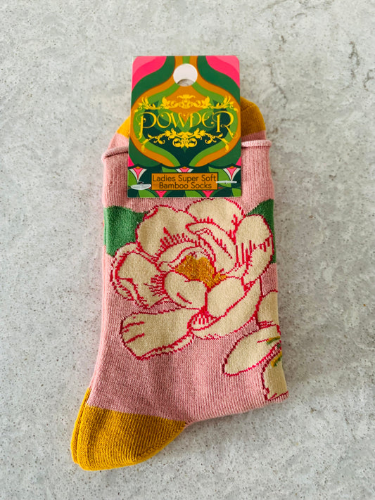 Containing bamboo, Powder UK's exquisite ankle socks are the ideal addition to any footwear. This tropical floral pattern evokes the feeling of being in the Mediterranean.