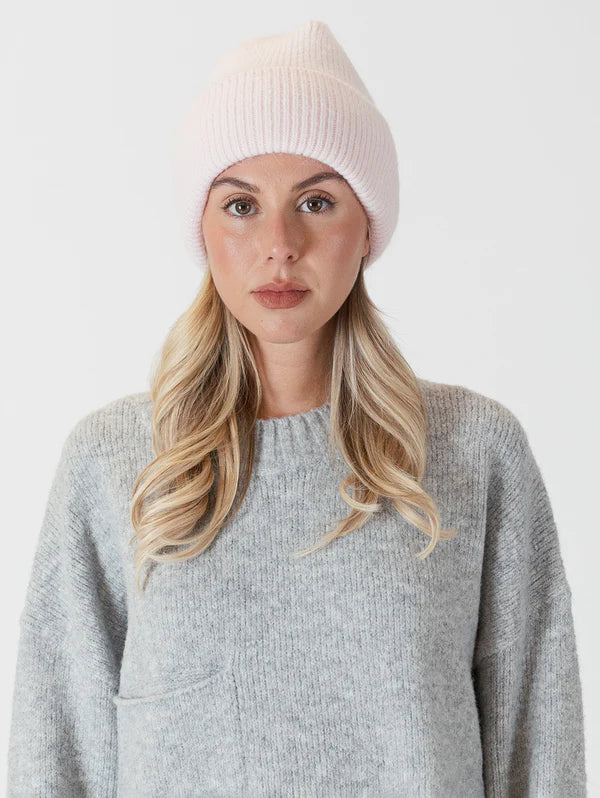 Meet the Apres Ski Hat by Lyla &amp; Luxe in light pink - your ultimate companion for embracing the après-ski vibe with a touch of pizzazz and coziness. Crafted from premium materials, this hat boasts a snug knit design that guarantees utmost comfort in frosty temperatures.  lemon cyprus boutique