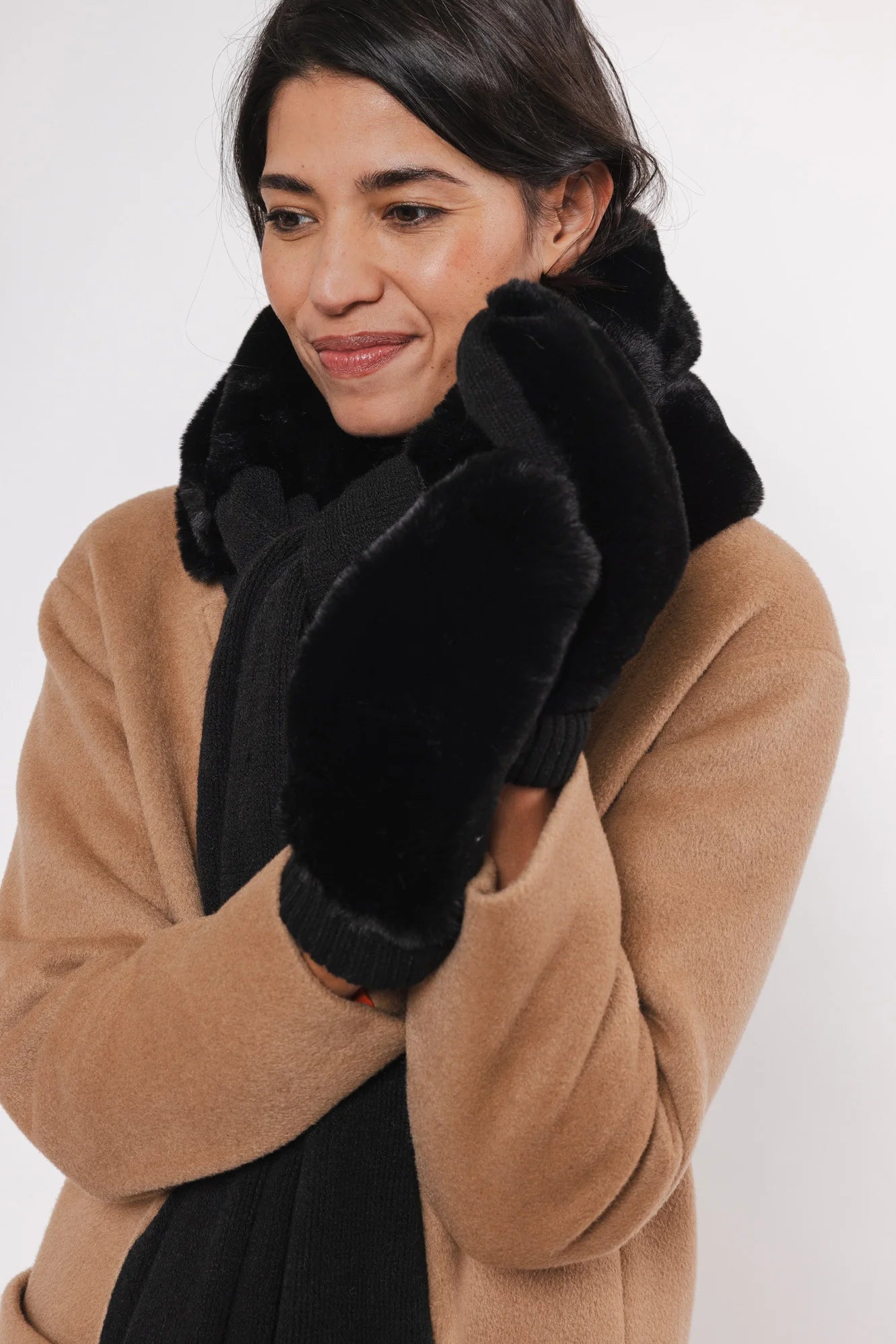 Oxo Faux Fur Mittens ~ Black