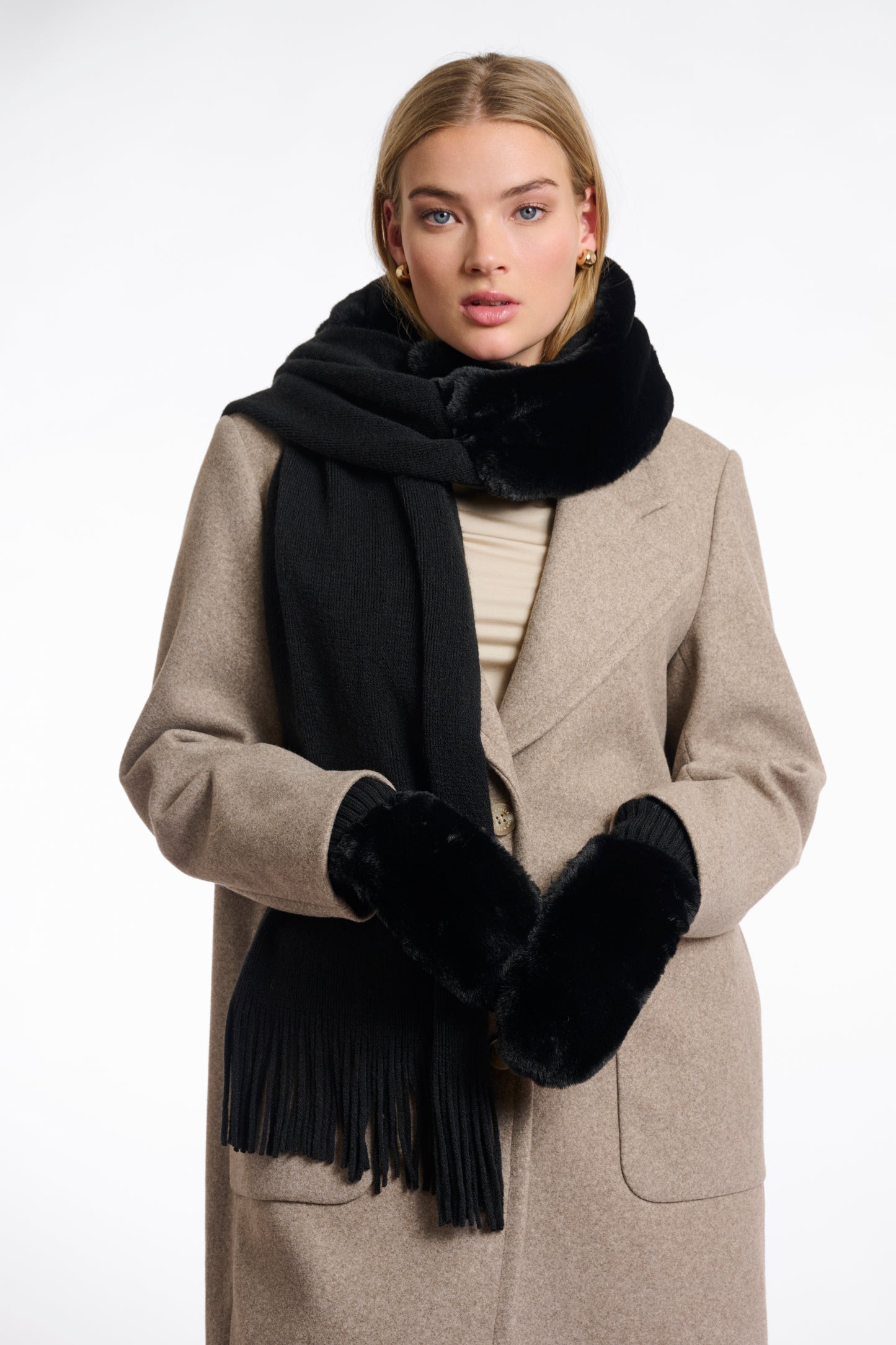 Oxo Faux Fur Mittens ~ Black