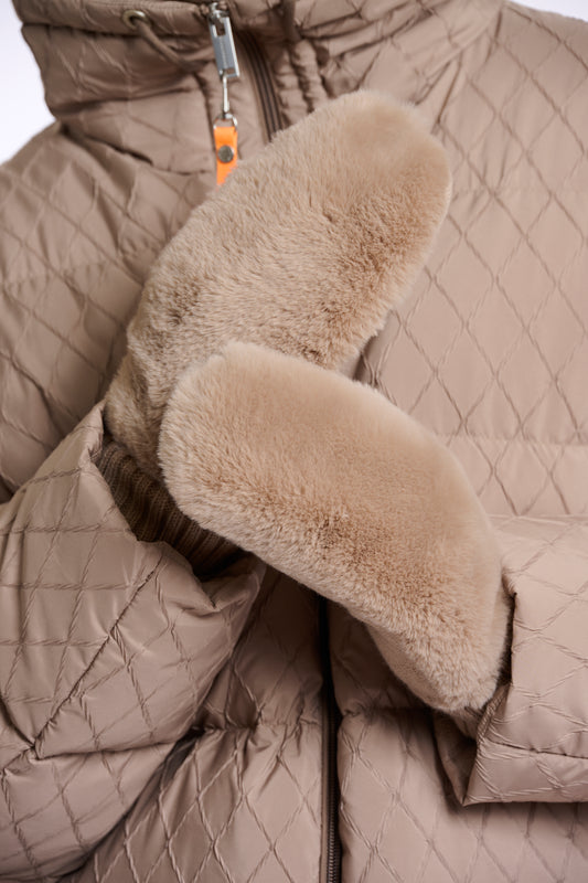 Oxo Faux Fur Mittens ~ Oat