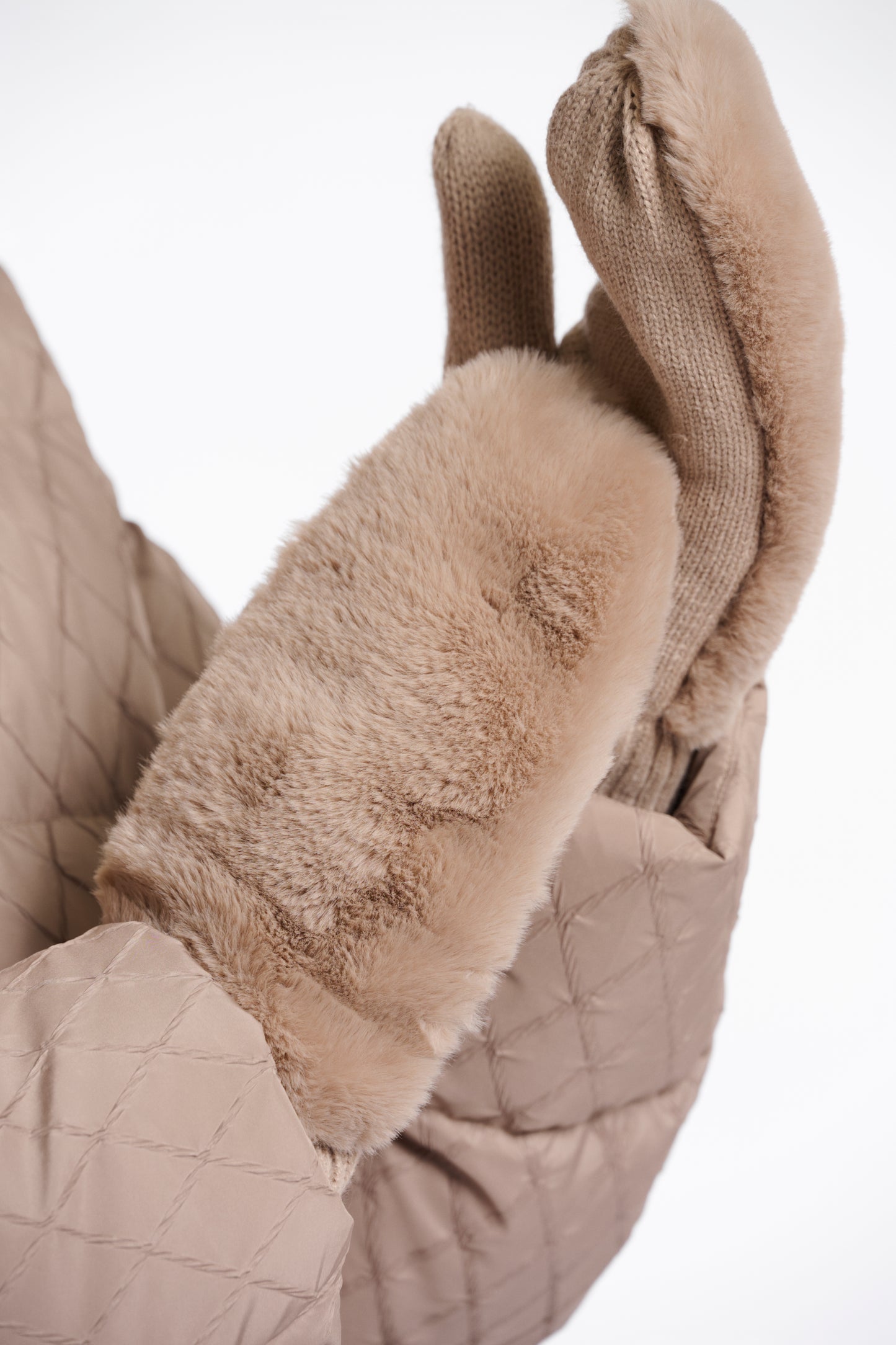 Oxo Faux Fur Mittens ~ Oat