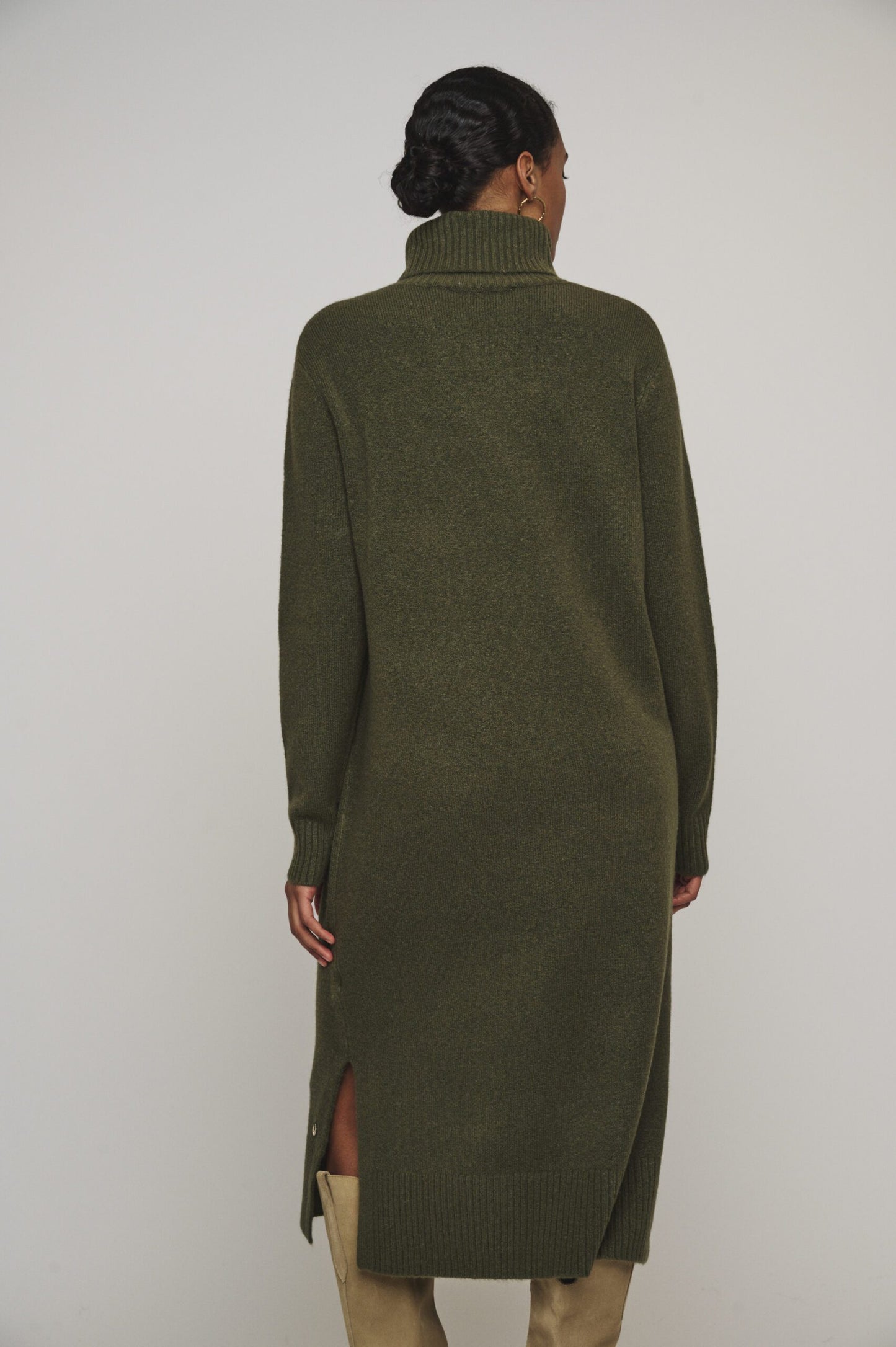 Get cozy in this Hunter Green Tenzil dress from Rino & Pelle, featuring a fun turtleneck, ribbed accents, trendy side slits, and unbeatable comfort. Pair with knee-high boots and you're ready to rock!