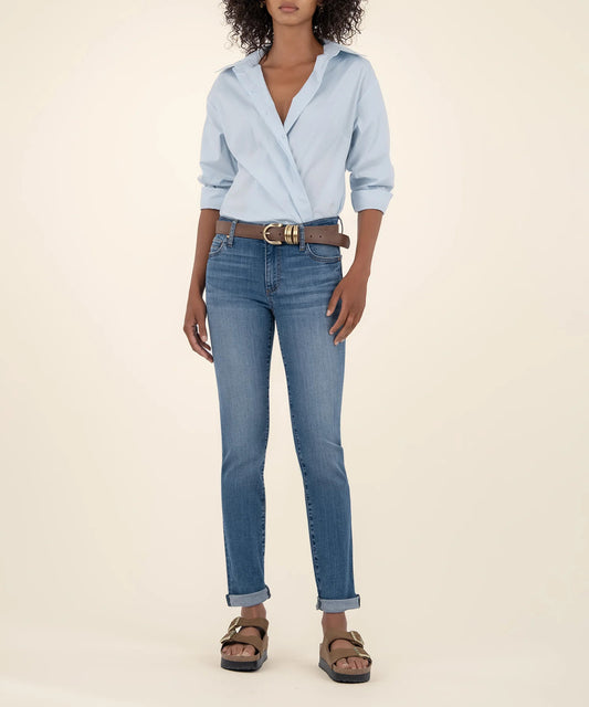 Our mid-rise Catherine boyfriend jeans in a timeless medium wash strike the perfect balance between laid-back and polished, making them your ultimate pick for easy, everyday cool.