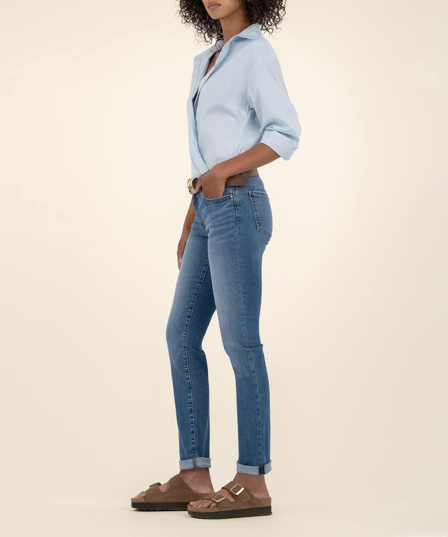 Our mid-rise Catherine boyfriend jeans in a timeless medium wash strike the perfect balance between laid-back and polished, making them your ultimate pick for easy, everyday cool.