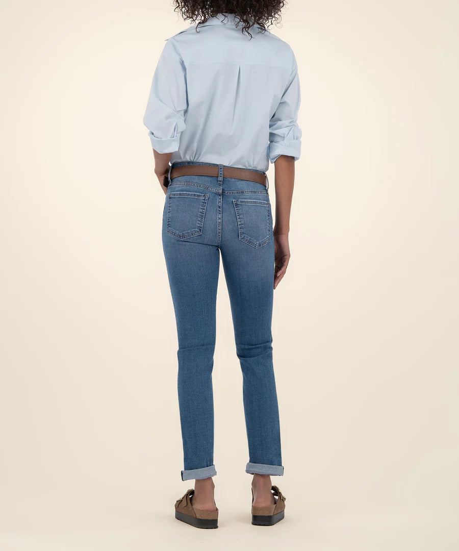 Our mid-rise Catherine boyfriend jeans in a timeless medium wash strike the perfect balance between laid-back and polished, making them your ultimate pick for easy, everyday cool.