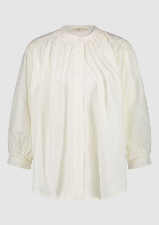 This women's blouse from Circle of Trust features a slightly sheer cotton material in Vanilla Ice colour. Its relaxed design includes a concealed button closure and batwing sleeves for a sophisticated look.  lemon cyprus boutique