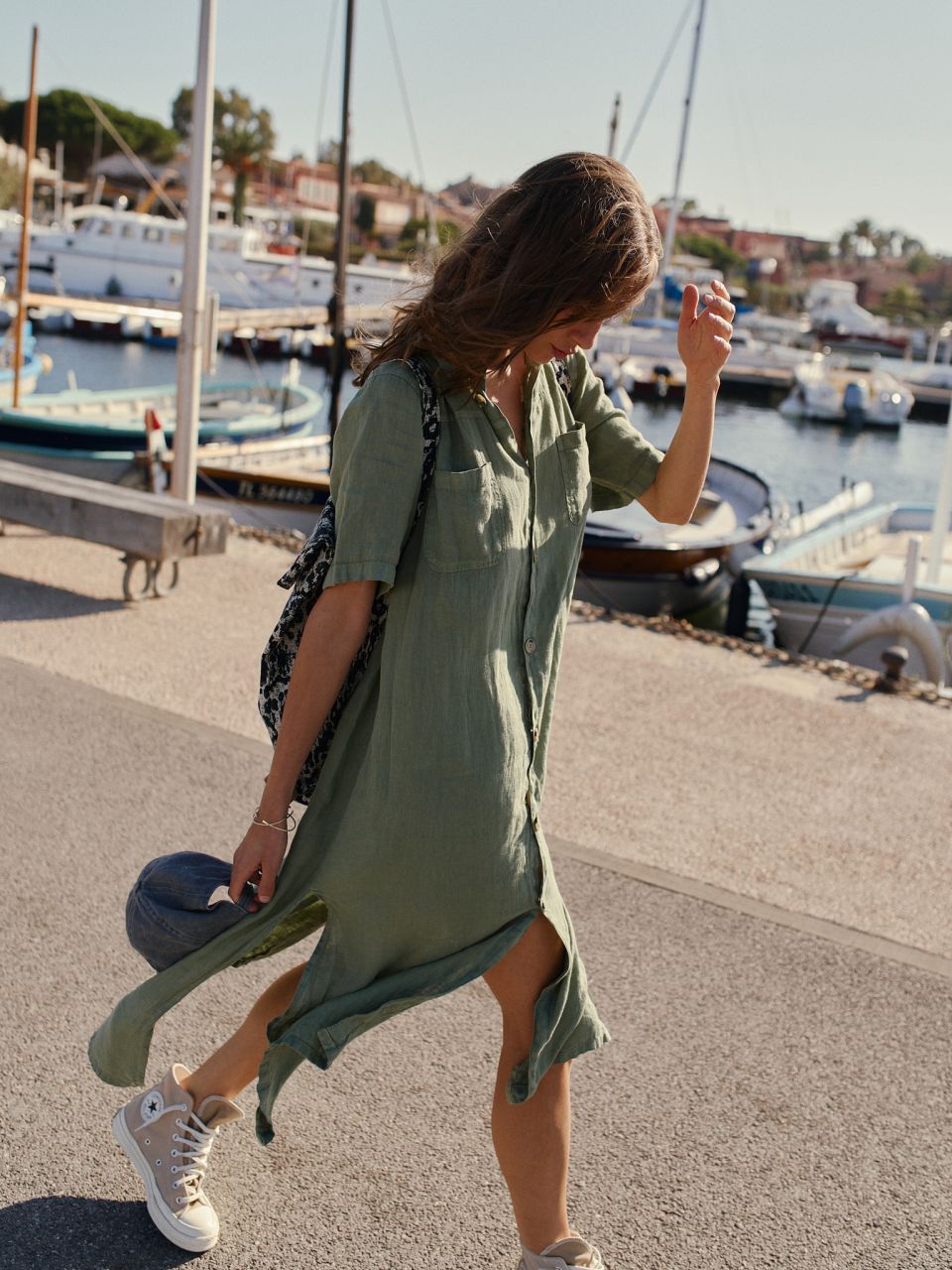 Experience the ultimate in comfort and style with Indi &amp; Cold's 100% linen dress/shirt in green. Featuring side slits and a button closure, this versatile garment can be worn as a dress or a long shirt jacket, suitable for any occasion. Its feminine design and luxurious fabric make it a staple for everyday wear.