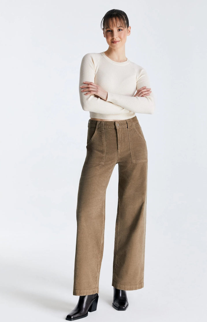 Jazz up your wardrobe with LuLu Cords from Cup of Joe denim - not only stylish and comfy with its creamy beige colour, front pocket design, high waist, and wide fit, but also equipped with comfort stretch technology for endless flexibility and ease of movement.