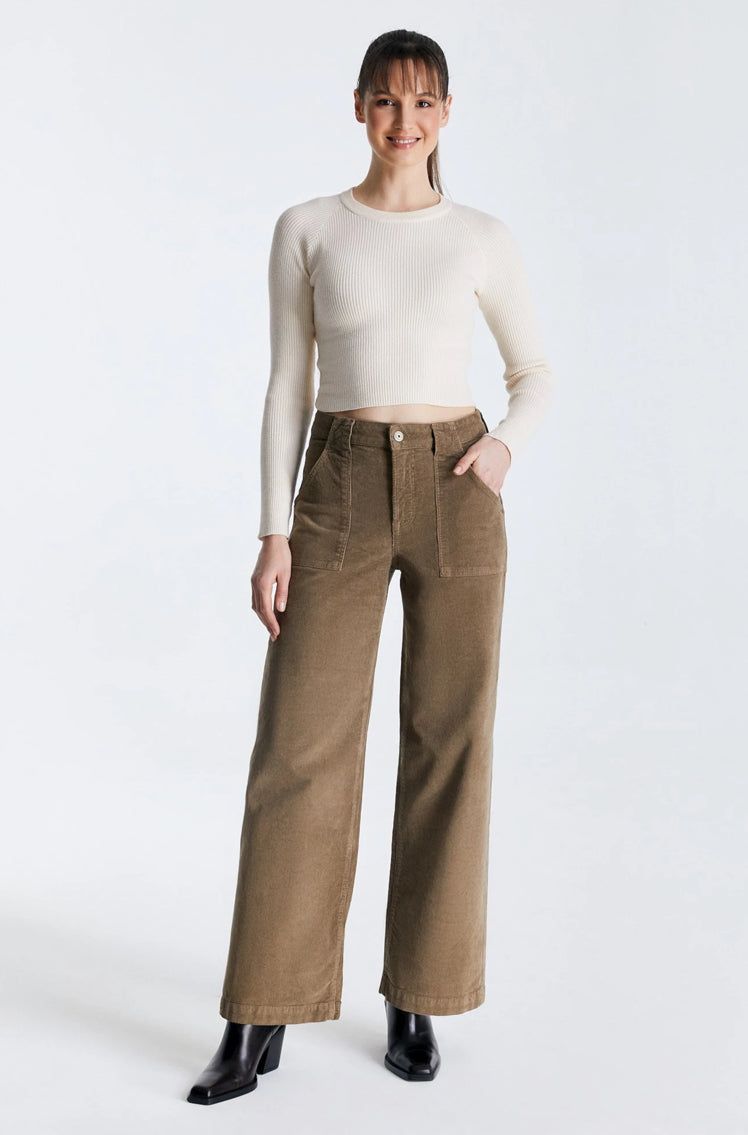 Jazz up your wardrobe with LuLu Cords from Cup of Joe denim - not only stylish and comfy with its creamy beige colour, front pocket design, high waist, and wide fit, but also equipped with comfort stretch technology for endless flexibility and ease of movement.