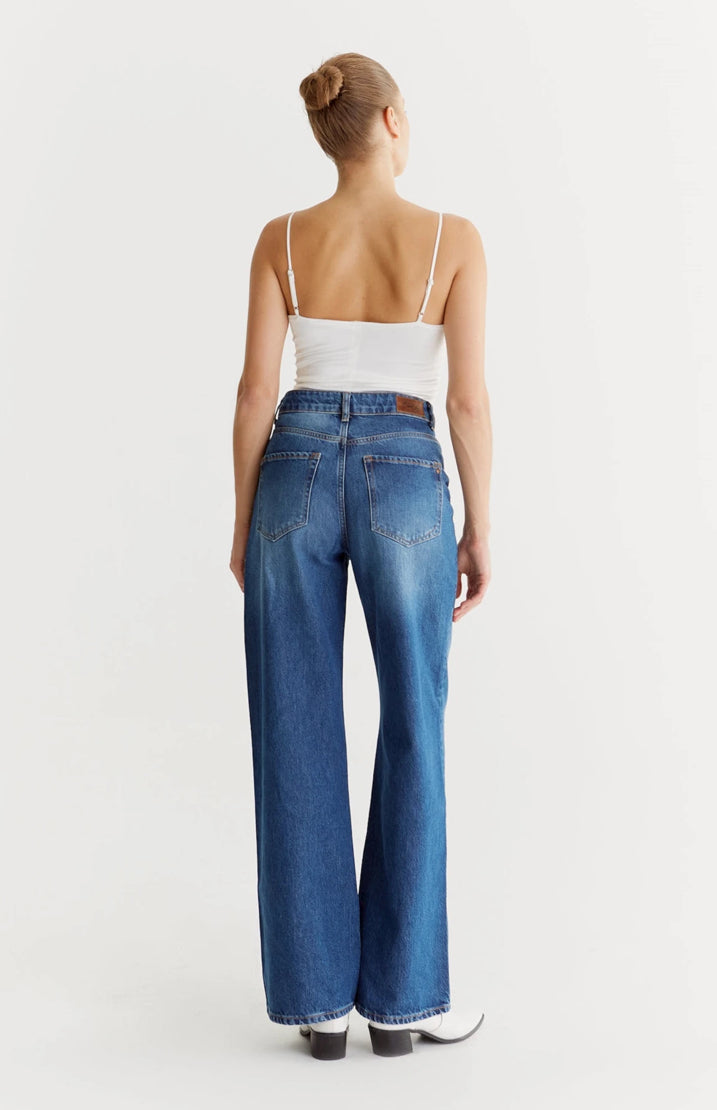 For a laid-back yet stylish vibe, rock Maria Jean from Cup of Joe Denim. These ultra high waist wide leg jeans are incredibly comfortable, perfect for pairing with a tee or sweater. Want to dress it up? Just throw on a blazer and heels for a classy and chic look.