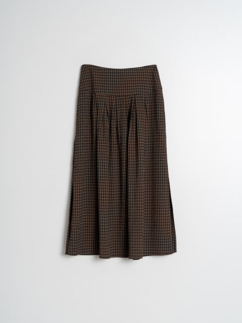 This midi skirt mini check by Indi &amp; Cold is a must-have for effortlessly chic outfits. Its charming checkered design in khaki green, black, and brown adds a touch of fall style. The waist has a zipper closure and gathered details for extra volume. Pair it with a t-shirt, sweater, or blouse for endless styling possibilities!