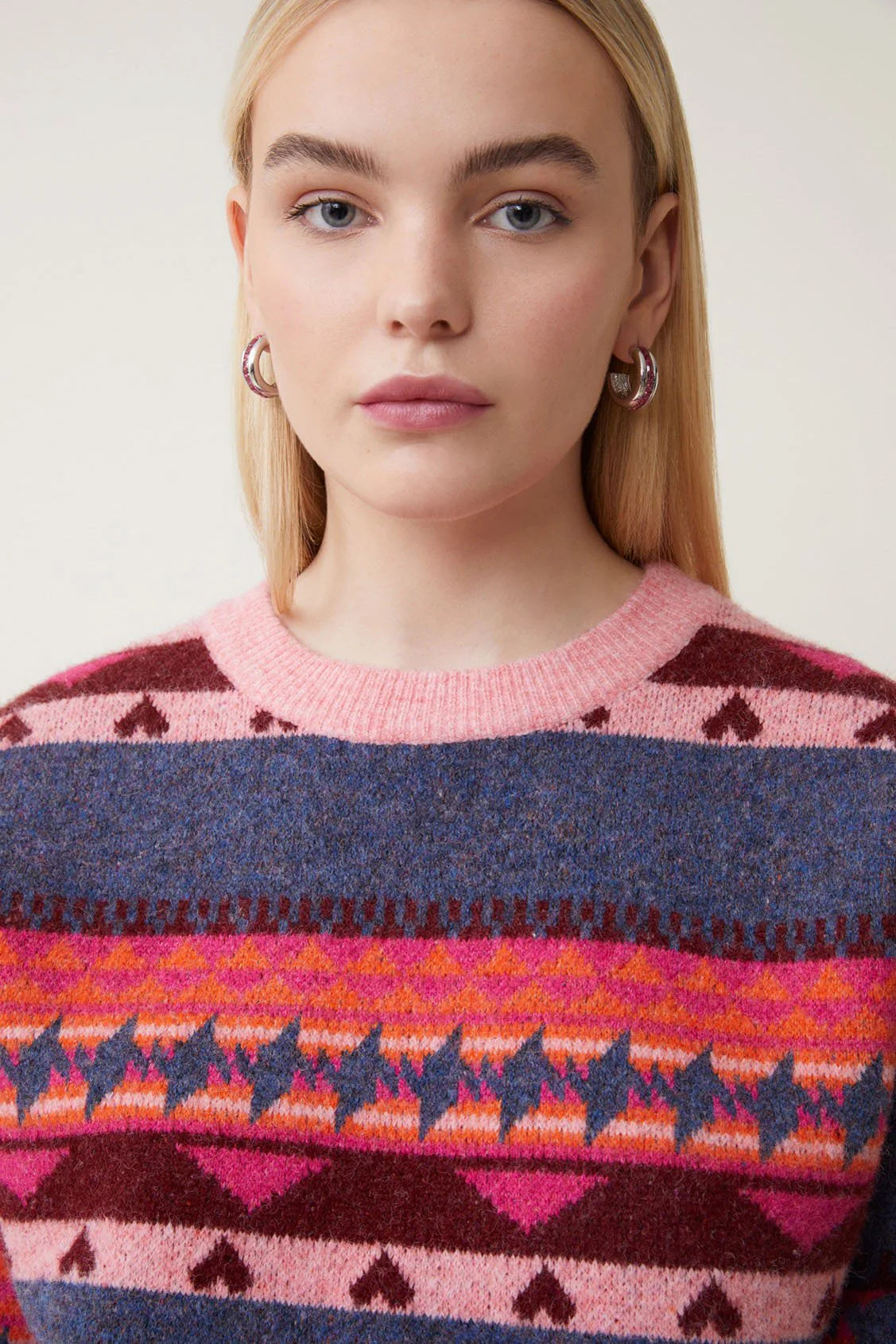 This playful Peerico sweater from Suncoo's collection is bursting with charm. Its vibrant pink and blue combo adds a lively touch to any wardrobe. Perfect for those who want a little colour in their style! lemon cyprus boutique