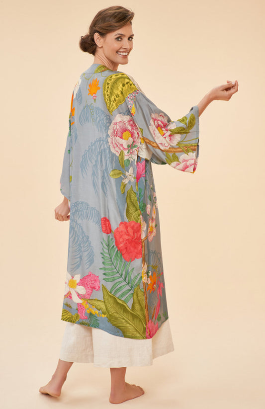 Get ready to dream of the tropics with Powder UK's stunning Tropical Flora and Fauna Kimono Gown in Lavender. This elegant design features vibrant florals and playful jungle animals, perfect for making a striking statement. You can style it in multiple ways, whether it's paired with a jumpsuit or your favourite jeans and top for effortlessly chic flair.&nbsp;