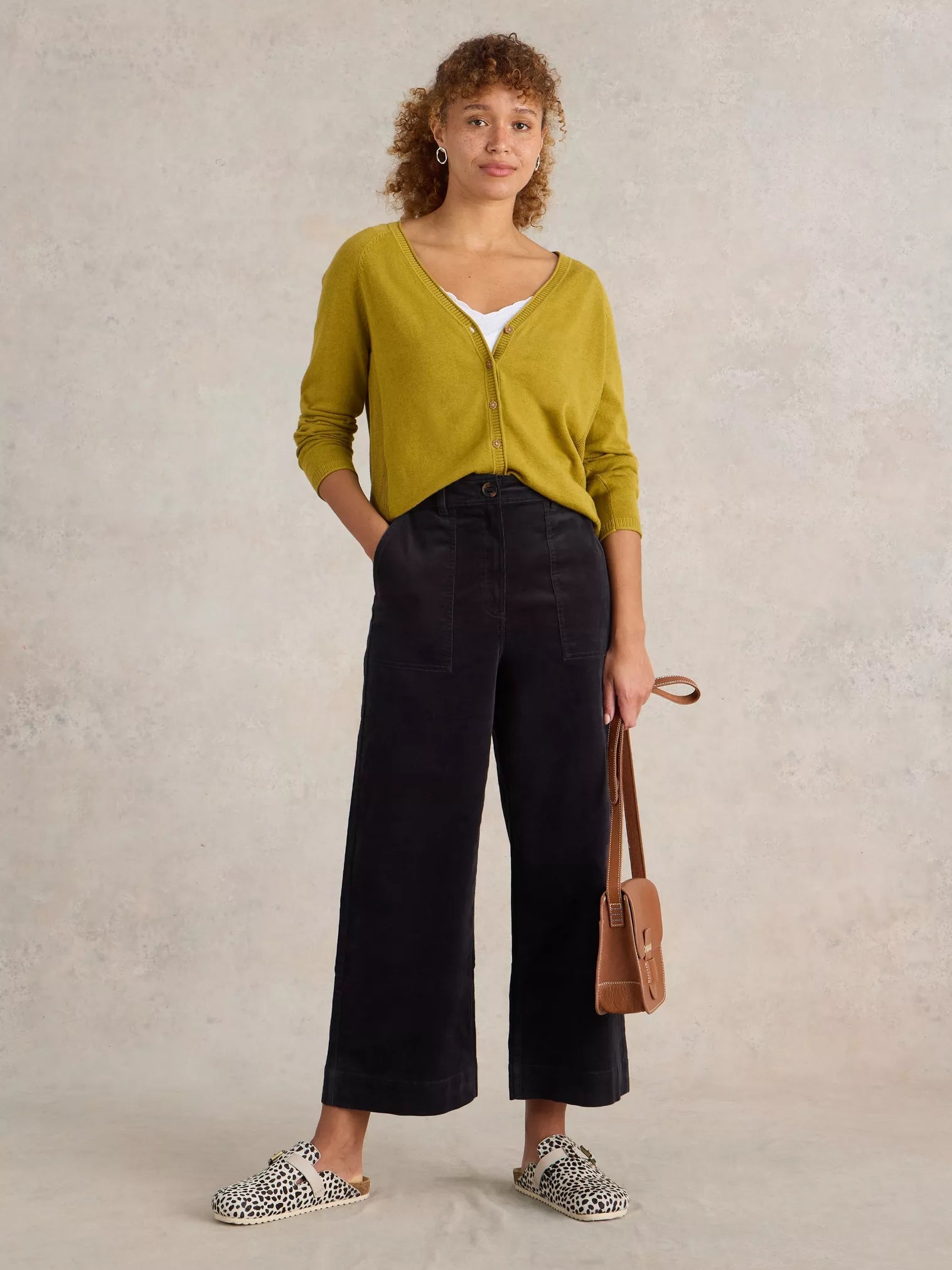 For your autumn weekend adventures, slip into these White Stuff Romy Corduroy Culottes. Perfect for sunny (but chilly) days filled with bookshop browsing, followed by well-deserved coffee. And don't worry, they'll pair perfectly with your guilty-pleasure paperback. Available in a beautiful charcoal grey colour that matches with everything!