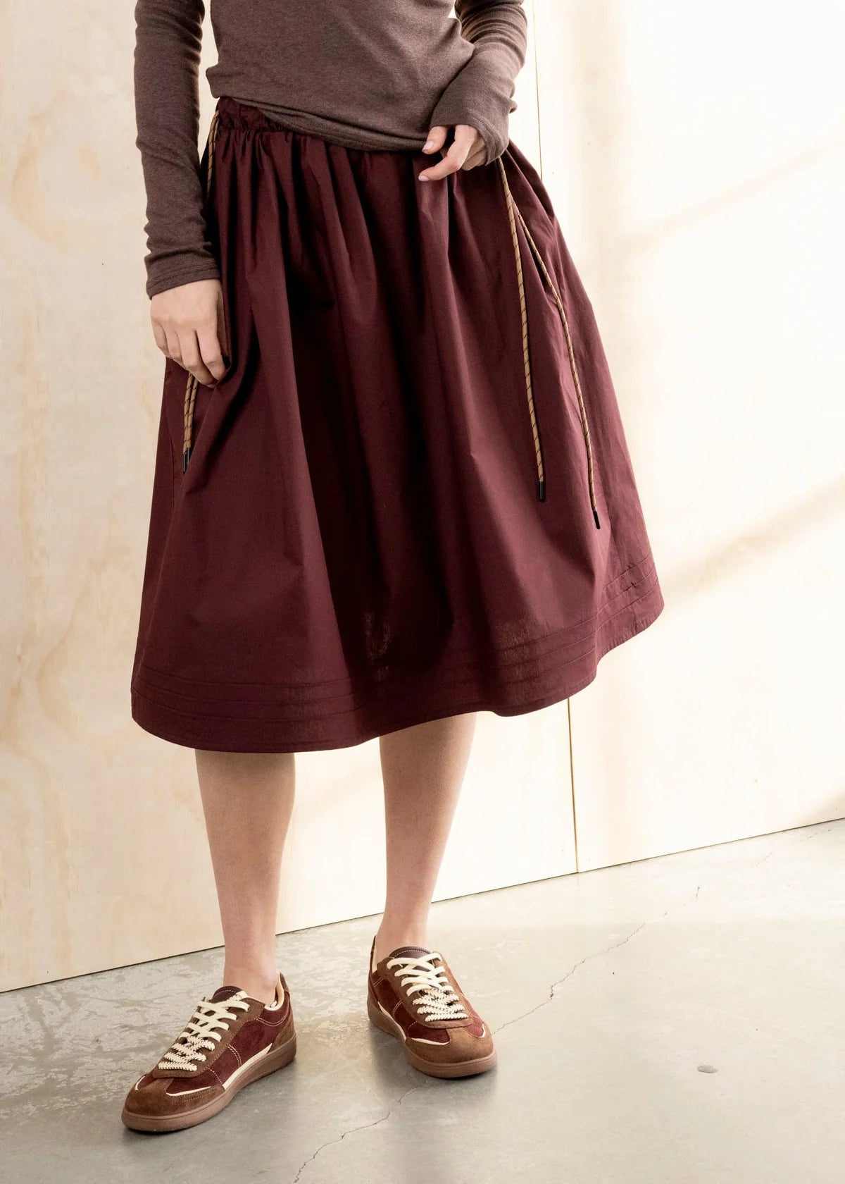 Burgundy voluminous cotton midi skirt with side cords and pockets by Bodybag by Jude
