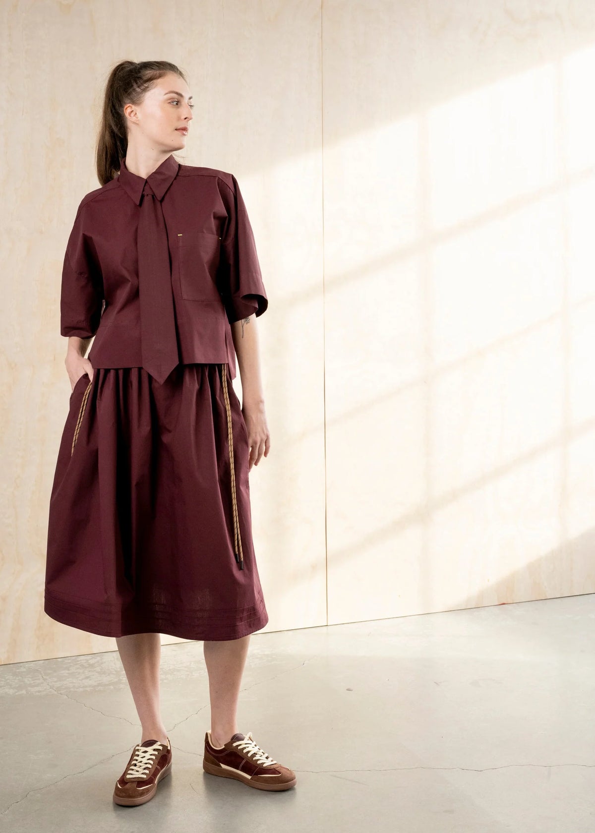 Burgundy voluminous cotton midi skirt with side cords and pockets by Bodybag by Jude